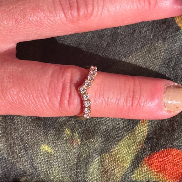 14k Gold Diamond Chevron Ring - Picture 4 of 5